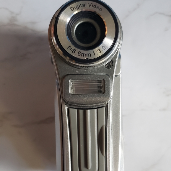 Digital Video Camera - Picture 7 of 12